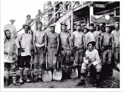 1907: minatori del salnitro a Iquique.