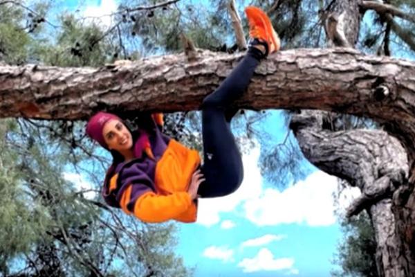 ELNAZ REKABI <br />
Libre...