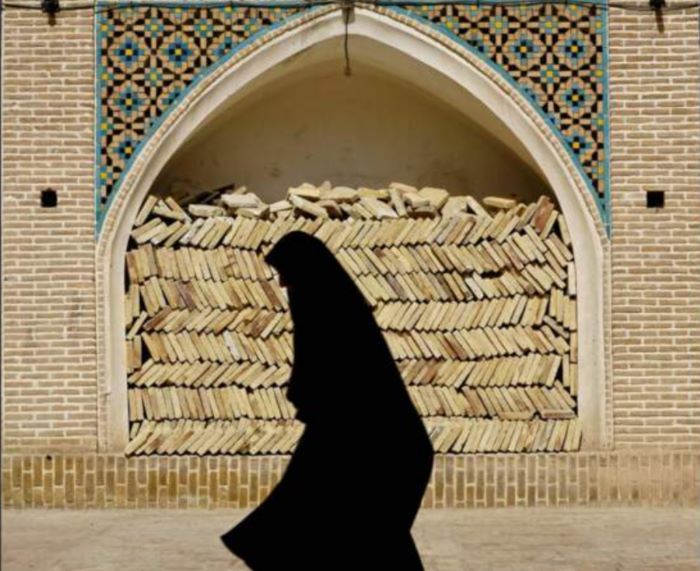 LA FILLE DE PERSE ET LES LIVRES - 2024