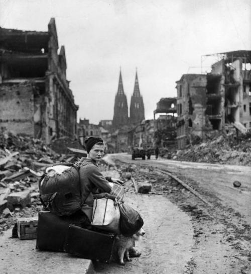 Colonia, Germania, 1945, foto di John Florea.
