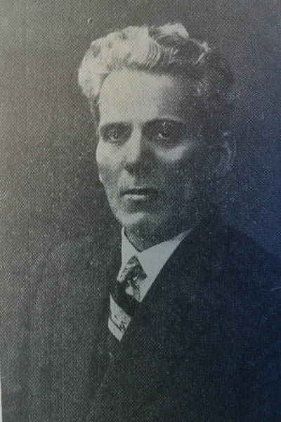 Paysakh (Pesach) Kaplan.