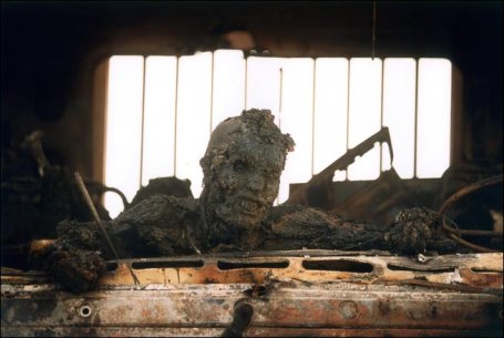 1991. First Gulf War. Dead iraqi soldier (Ken Jarecke’s photo)<br />

