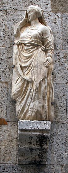 Pisa: La (presunta) statua di Kinzica de' Sismondi su Casa Tizzoni.