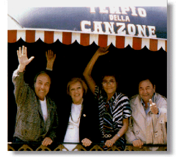 Un poker di vecchie glorie della canzone italiana: da sinistra, Gino Latilla, la moglie Carla Boni, Nilla Pizzi e Giorgio Consolini.