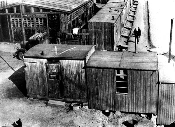Baracche nel campo di concentramento di Lety, 1942