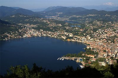 Il lago di Lugano e, sullo sfondo, quello di Muzzano.