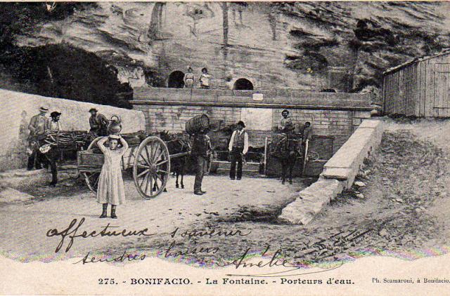 Bonifacio: la Fontana di Longone (Lungùn) agli inizi del XX secolo.