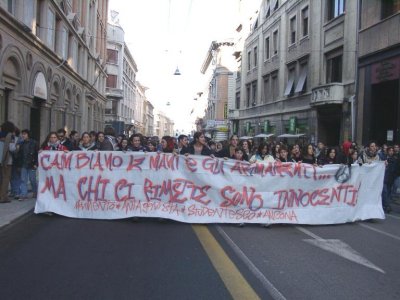 Ancona sfila contro la guerra.