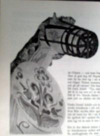 Il cavallo di Troia portato in scena con la museruola.