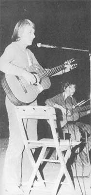 Paola Nicolazzi e il figlio Roberto. Milano, 10 ottobre 1975.