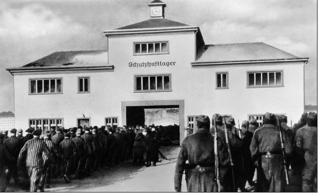 L'edificio di ingresso al lager di Sachsenhausen-Oranienburg. The building at entrance of the Sachsenhausen-Oranienburg concentration camp.