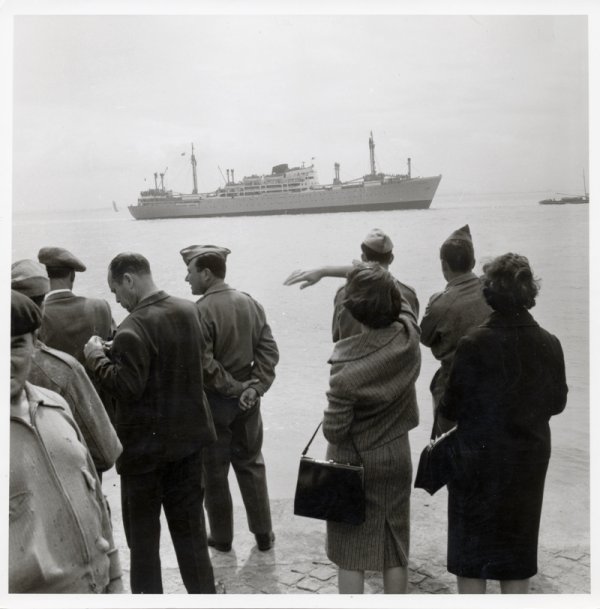 21 aprile ‎‎1961. La nave portoghese “Niassa” in partenza per l’Angola con il primo contingente di soldati‎<br />
