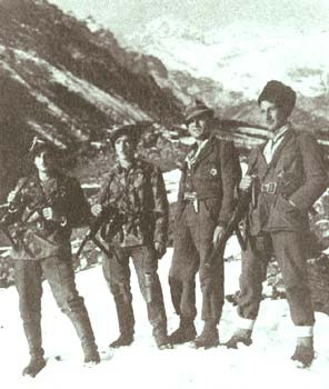 I comandanti partigiani operanti in Valle di Susa (da sx) Alessandro «Falco» Ciamei, Andrea «Drea» Coletto, Carlo «Negro» Ambrino ed Elido Accornero