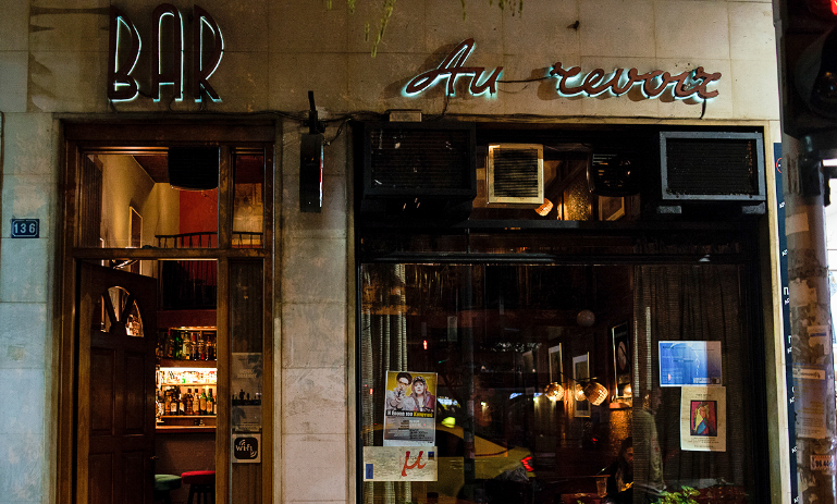 Bar "Au revoir". Patissìon 136, Athènes.