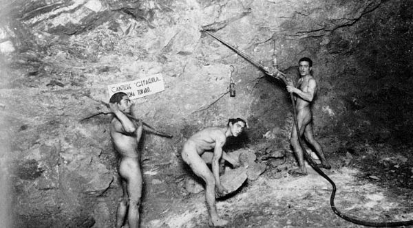 Picconieri nella miniera di zolfo di Grottacalda, Enna