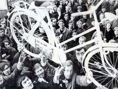 Una witte fiets, la bicicletta bianca dei Provos.