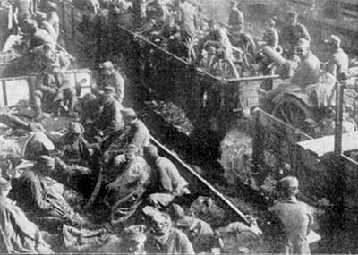 I fanti della Brigata Sassari alla Trincea dei Razzi. Bosco Cappuccio, dicembre 1915.