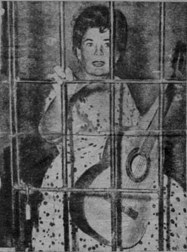 1964. Judith Reyes incarcerata a Chihuahua per ordine del governatore dello stato, gen. Práxedes Giner Durán.
