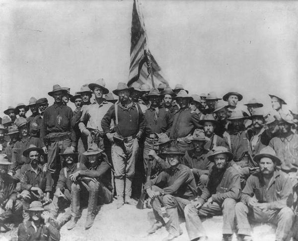 Cuba. The Rough Riders, reggimento di volontari dell’esercito statunitense, in posa dopo la battaglia di San Juan (1 luglio 1898).
