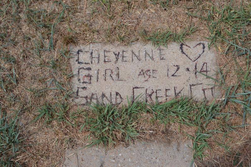 Sand Creek. La tomba di una ragazza Cheyenne. Sand Creek. A Cheyenne girl's grave.