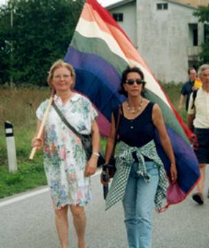La bandiera originale originale di Aldo Capitini, usata nella marcia del 1961. Vedi la storia della bandiera arcobaleno