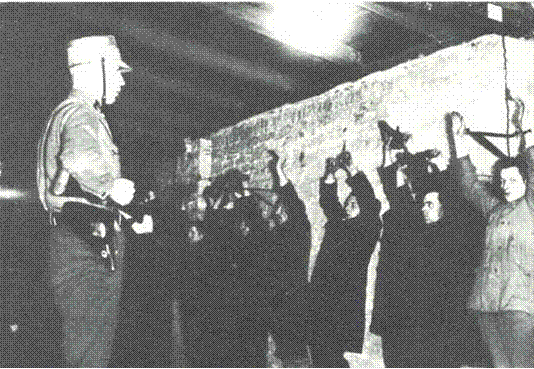 ‎Dopo ‎l’incendio del Reichstag, le SA procedono ad arresti di massa di militanti comunisti ‎