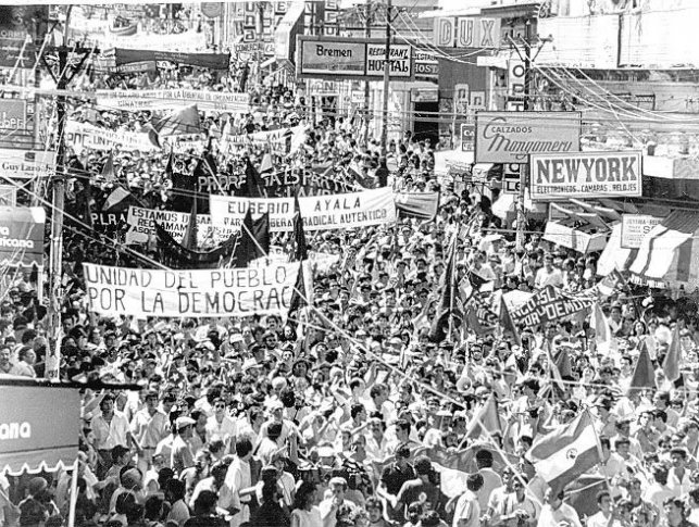 3 febbraio 1989: esplode a Asunción la gioia popolare dopo la fine della dittatura di Stroessner.