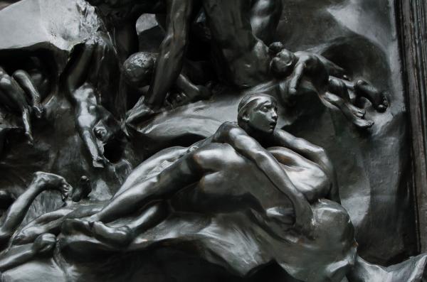 Yksityiskohta Auguste Rodinin veistosryhmästä »Helvetin portti«: