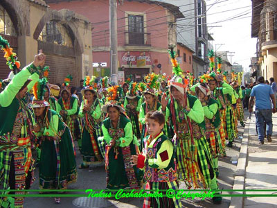 Il tinku per le strade di Cochabamba (Bolivia)