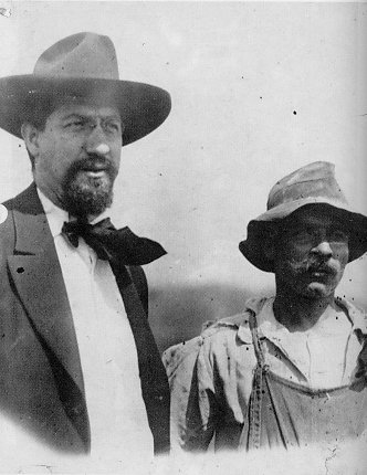 Carlo Tresca con un contadino nel 1916.