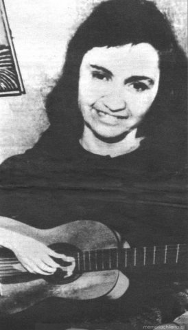 Violeta Parra nel 1934, a 17 anni.