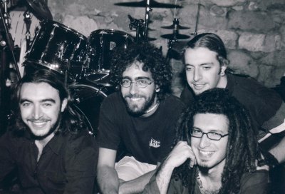 Gli Zarathustra in concerto a Priolo (SR) nel settembre 2002. Da sinistra Andrea Sanfilippo, Alessio Russo, Paolo Sanfilippo, Lamberto Nigro.